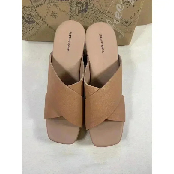 New In Box Free People Mallory Criss Cross Clog Size 9.5 Vachetta Color - Picture 3 of 7